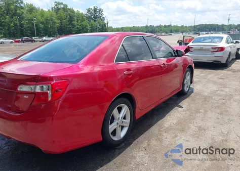2014 Toyota Camry Se z USA, uszkodzony, nr VIN 4T1BF1FK2EU801093